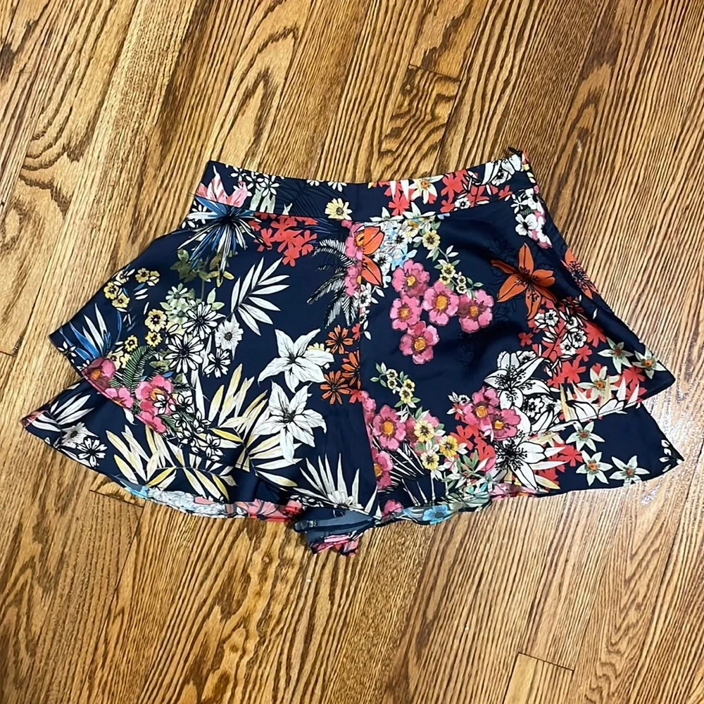 Zara Floral Ruffle Shorts - Picture 1 of 2